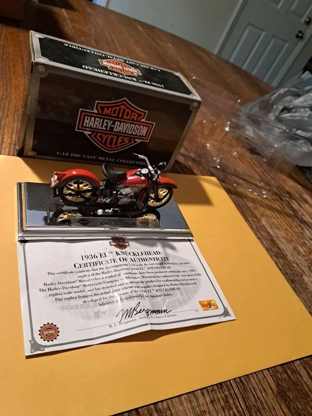 Vintage 2001 Harley-Davidson Maisto Avon 1936 LEL Knucklehead Diecast Motorcycle